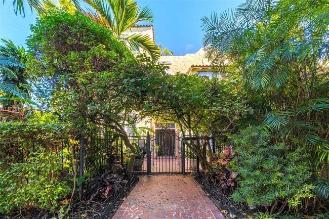 Photo - 1361 Meridian Ave Unidad 2