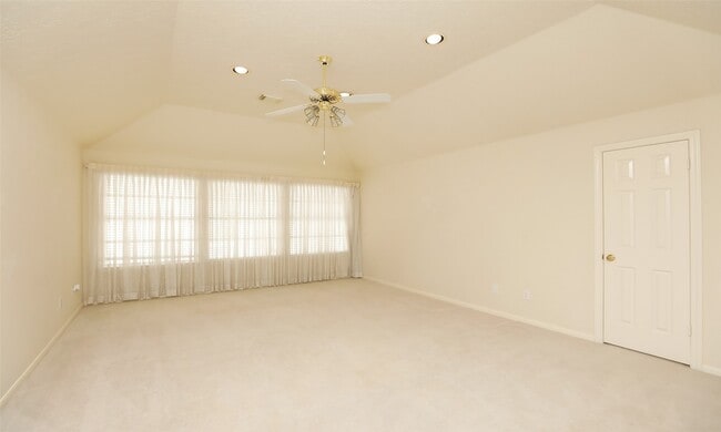 Building Photo - 7502 Holly Ct Estates Dr