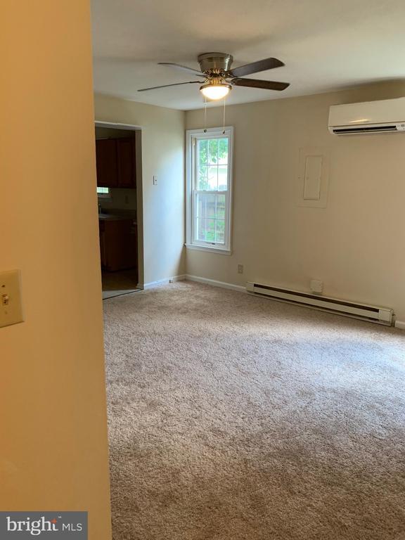 Photo - 1605 Charles St