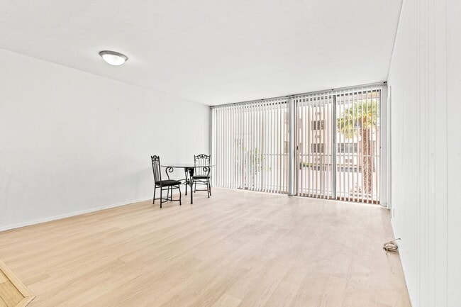 Lake Merritt Living: 1 Bed Condo with Pool... - Lake Merritt Living: 1 Bed Condo with Pool...