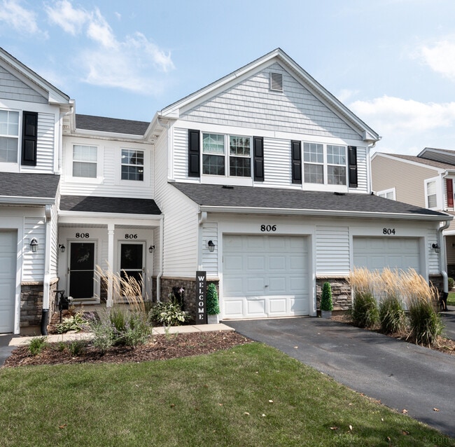Building Photo - 806 Woodewind Dr