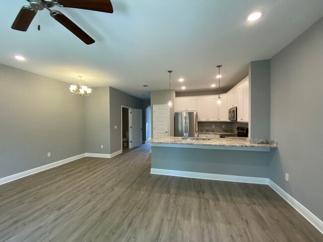 Photo - 672 Denton Blvd NW