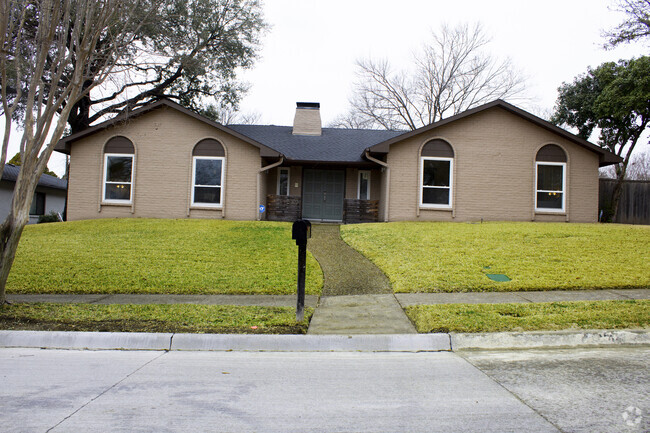 Building Photo - 6623 Orangewood Dr Rental
