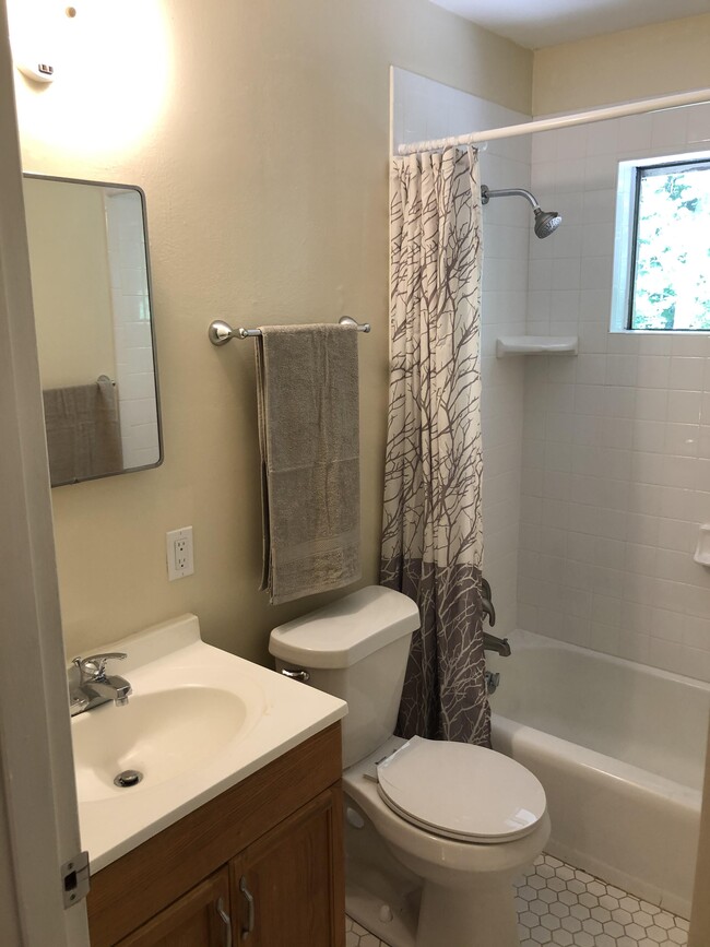 Photo - 380 Booth Rd