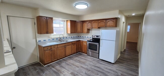 Kitchen - 293 Cosmos Dr