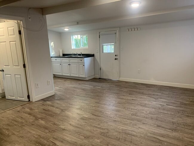 Photo - 5649 Stansbury Ave Unidad Studio Guest house