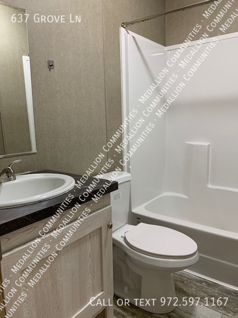 Photo - 637 Grove Ln