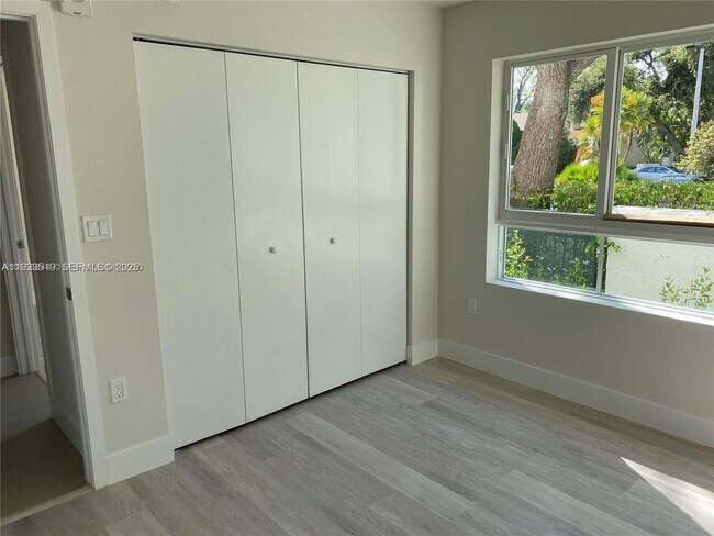 Photo - 2535 NE 193rd St