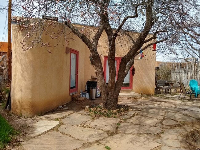 Building Photo - 608 Alicia St Unit B