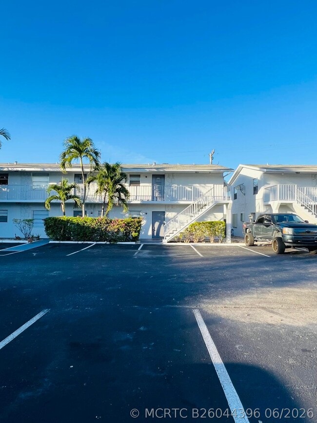 Building Photo - 510 24th Ave N Unit 401