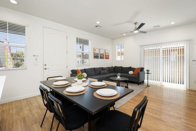 Photo - 815 E Roma Ave Unidad SI ID1581537P
