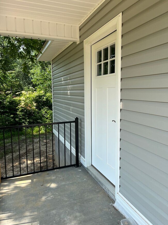 Photo - COX-POPLAR ST Unit B