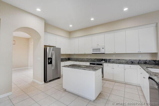 Photo - 1388 Beacon Cir