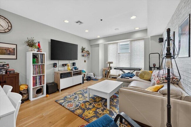Photo - 626 Grand St Unit 1