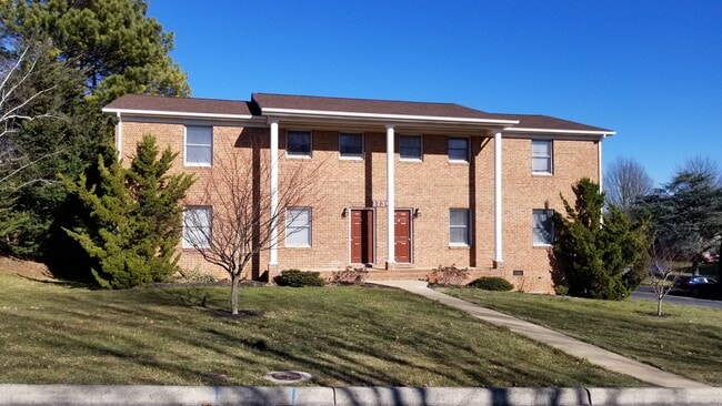 1730 College Ave., Apt. D is top right from front. - 1730 College Ave Unit Apt. D