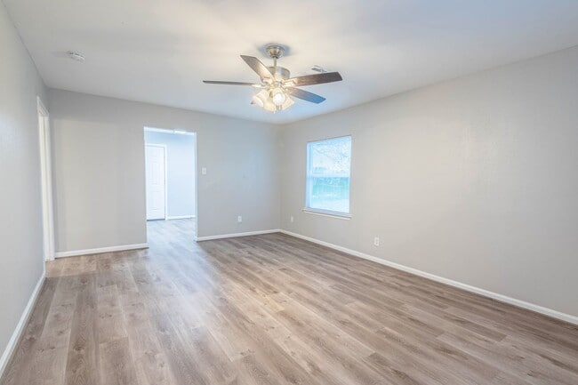 Photo - 4817 Van Fleet St