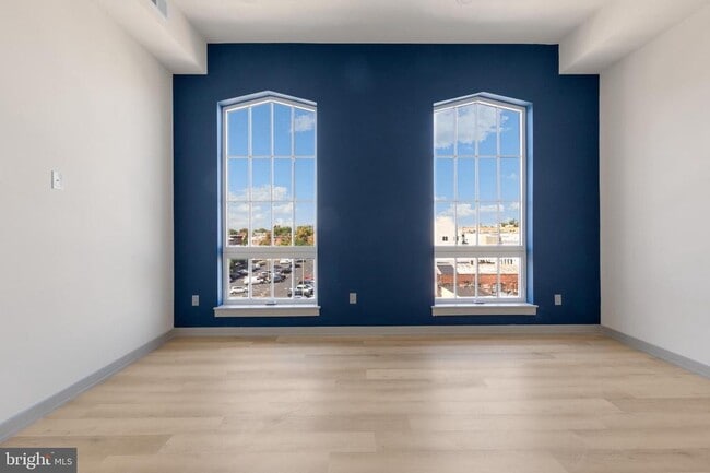 Photo - 689 N Broad St Unidad 303