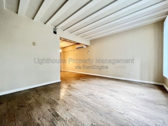 Photo - 10375 Portage Rd