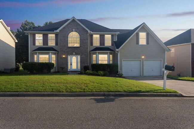 Building Photo - Spacious 5BR House in Fairburn