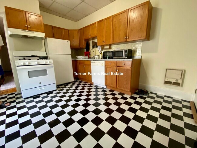 Building Photo - 44 Florence St Unit 2 Rental