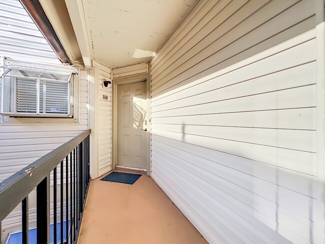 1940 Lake Atriums Cir