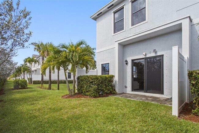 926 NW 3rd Ter
