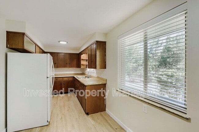 Photo - 4660 Upham St
