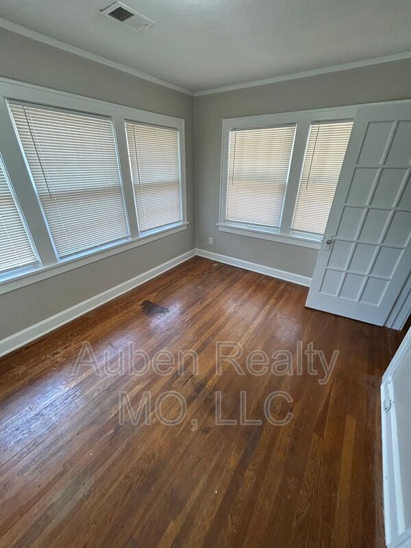 Photo - 5426 Harrison St Unit 2F