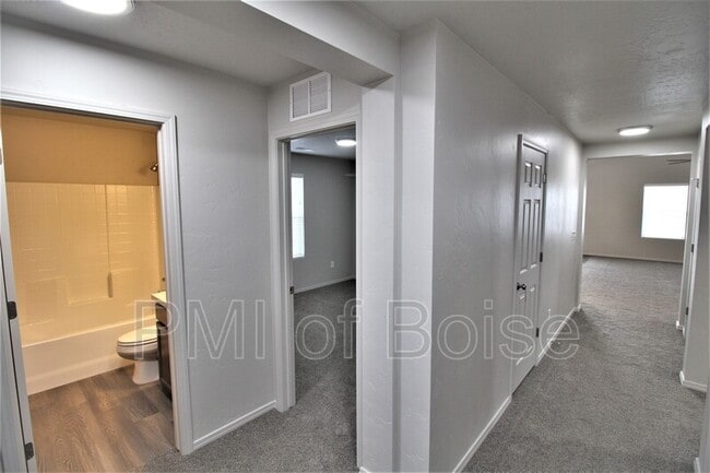 Photo - 19571 Newhall Pl