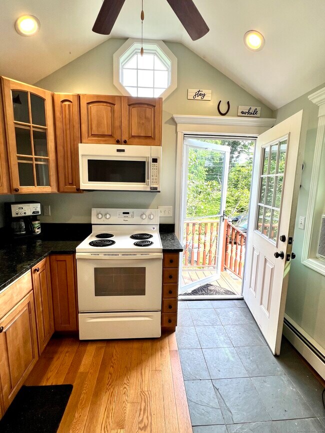 Photo - 701 Lovely St