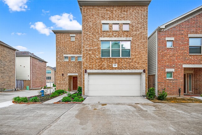 Building Photo - 11510 Main Ash Dr