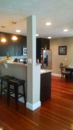 Building Photo - 211 W 8th St Unit 2F