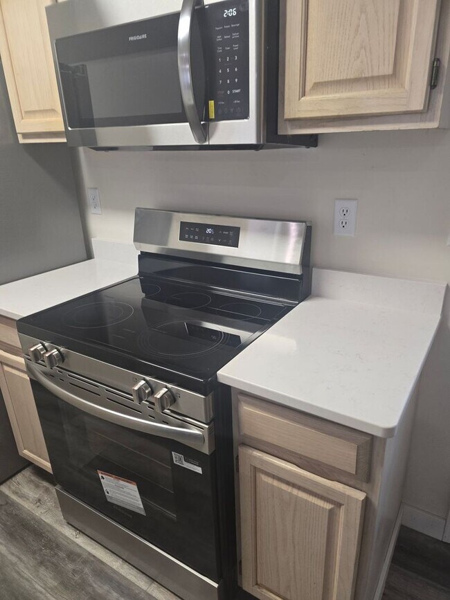 Photo - 1958-MF2-E4 Unit 412