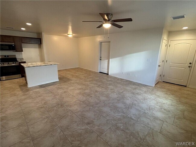 Photo - 981 Calumet Ave