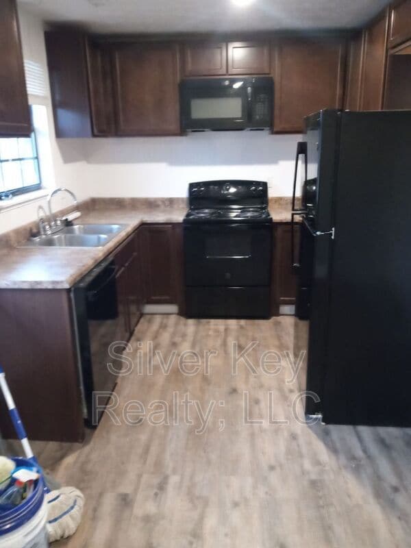 Photo - 408-410 Oklahoma St