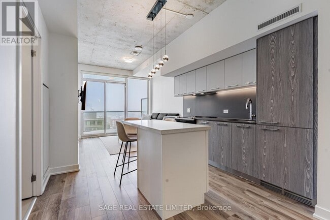 Photo - 30 Baseball Pl Unité 1114