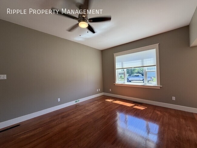 Photo - AMAZING 3 BEDS, 1.5 BATHS DETACHED HOME | STUNNING MOUNTAIN VIEWS