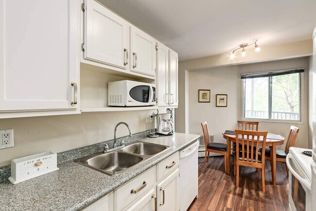 Photo - Bankview Vista