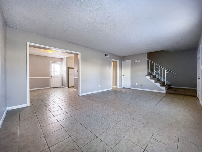 Charlotte NC Apartments For Rent | Arcadian Village | Spacious Living Area - Arcadian Village Rental