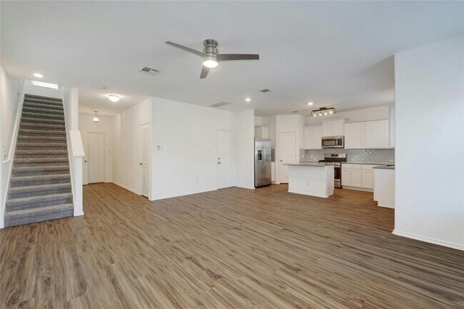 Photo - 424 Red Buckeye Loop