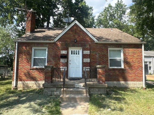 Building Photo - GORGEOUS 3 Bed 1 Bath w/Large Fenced Yard Rental