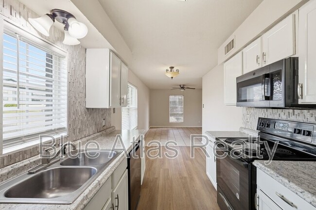 Photo - 702 Skyline Dr