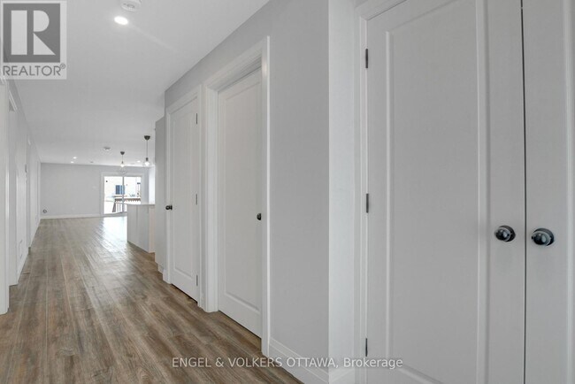 Photo - 49 Adam St Unit A