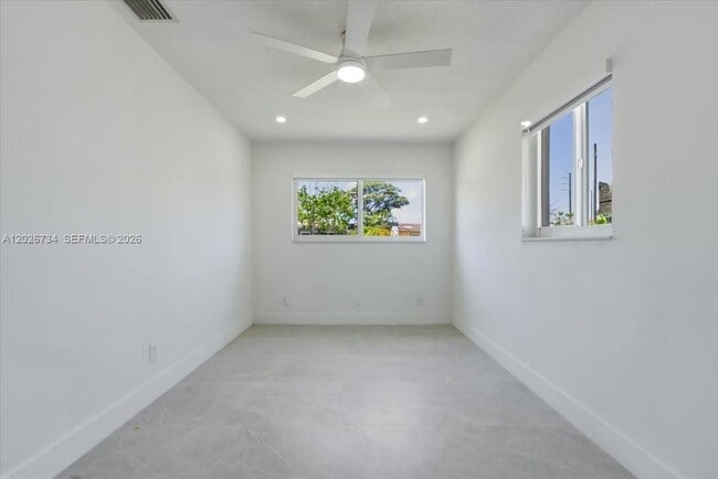 Photo - 266 SW 6th St