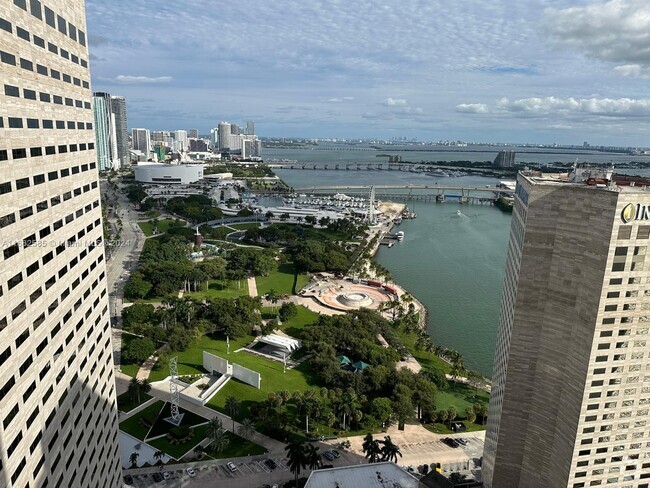 Building Photo - 325 S Biscayne Blvd Unit 4218 Rental