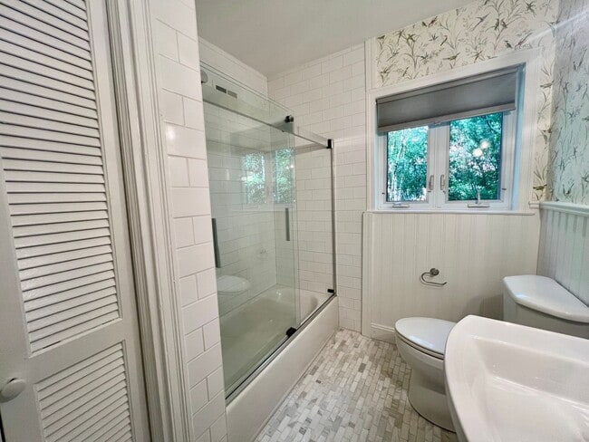 Photo - Charming 5 Bedroom Home Close to Everything!