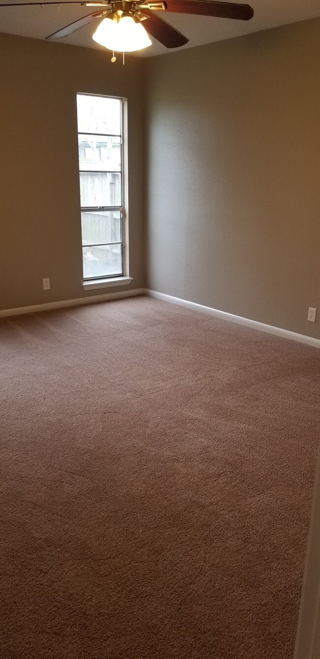 Building Photo - 5618 Crater Lake Dr