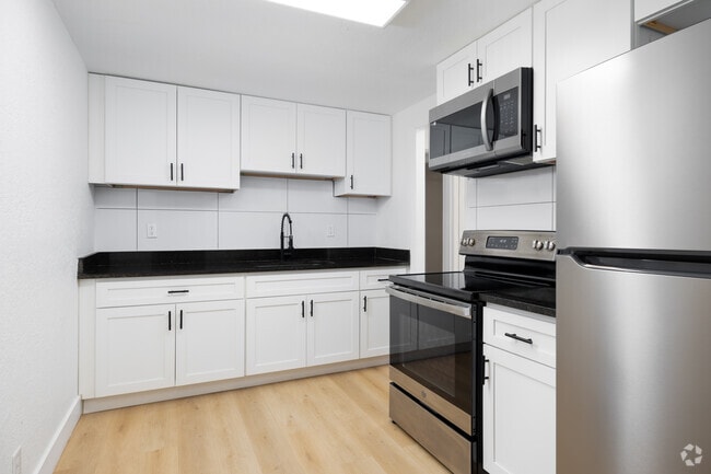 2 habitaciones, 1 baño - 875 pies cuadrados - Cocina - Eleven35 Apartments