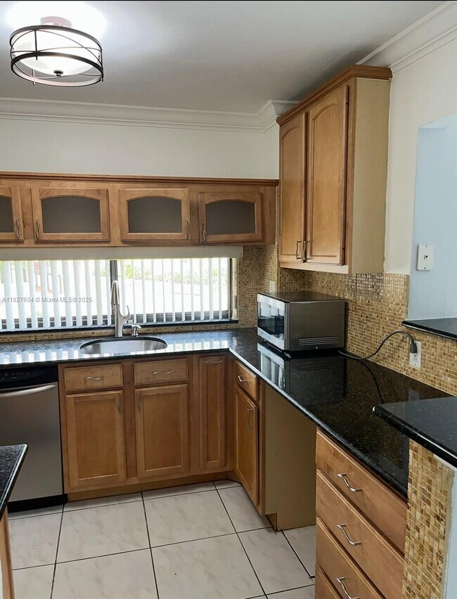 Building Photo - 16919 N Bay Rd Unit 102-2 Rental