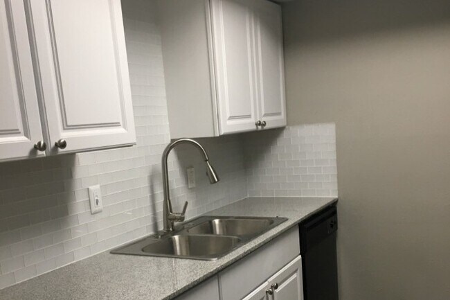 Photo - Camelot Apartments